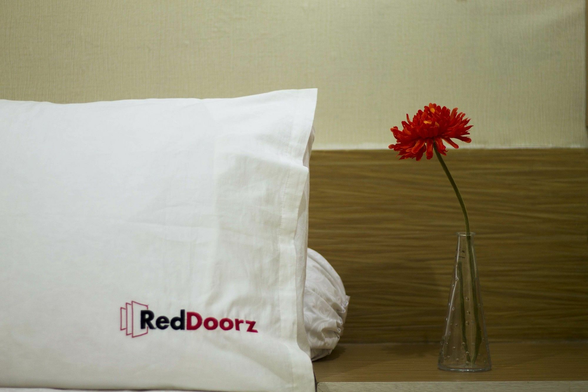 Reddoorz @ Mayjen Sungkono Сурабая Екстериор снимка